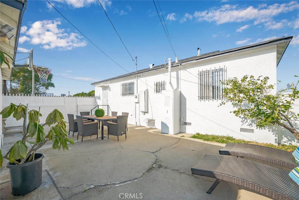 740 W Rosecrans Avenue