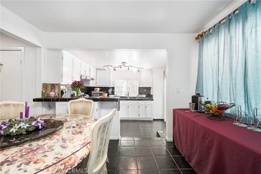 1138 Valencia Avenue 40