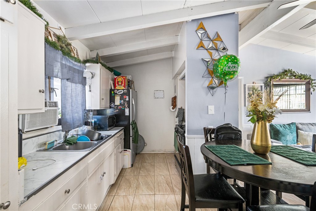 1138 Valencia Avenue 40