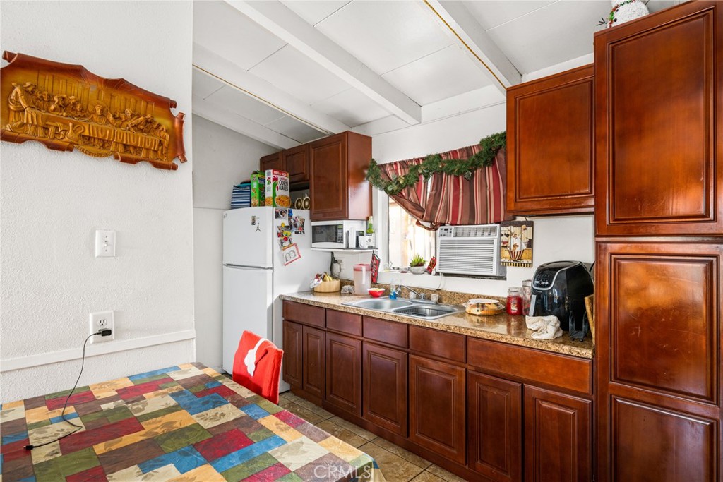 1138 Valencia Avenue 40