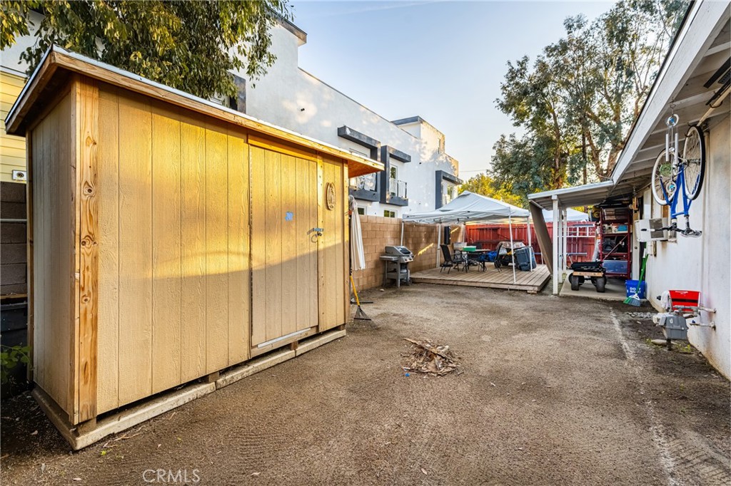 1138 Valencia Avenue 40