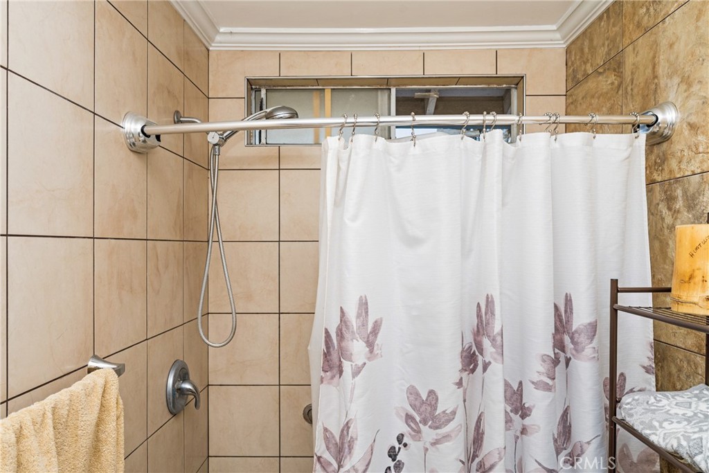 1138 Valencia Avenue 40