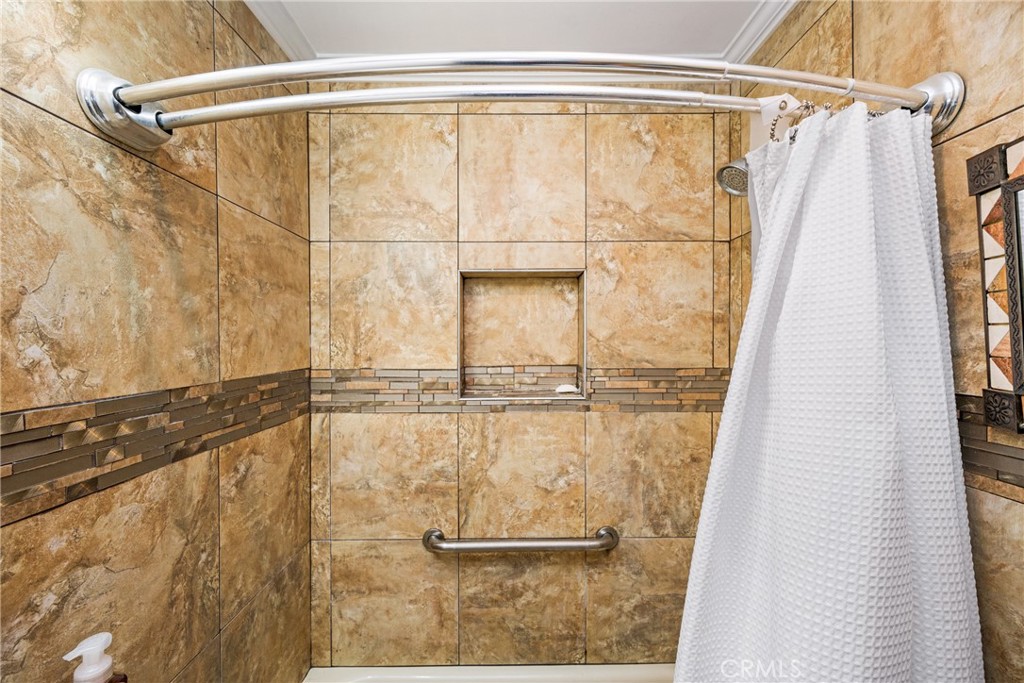 1138 Valencia Avenue 40