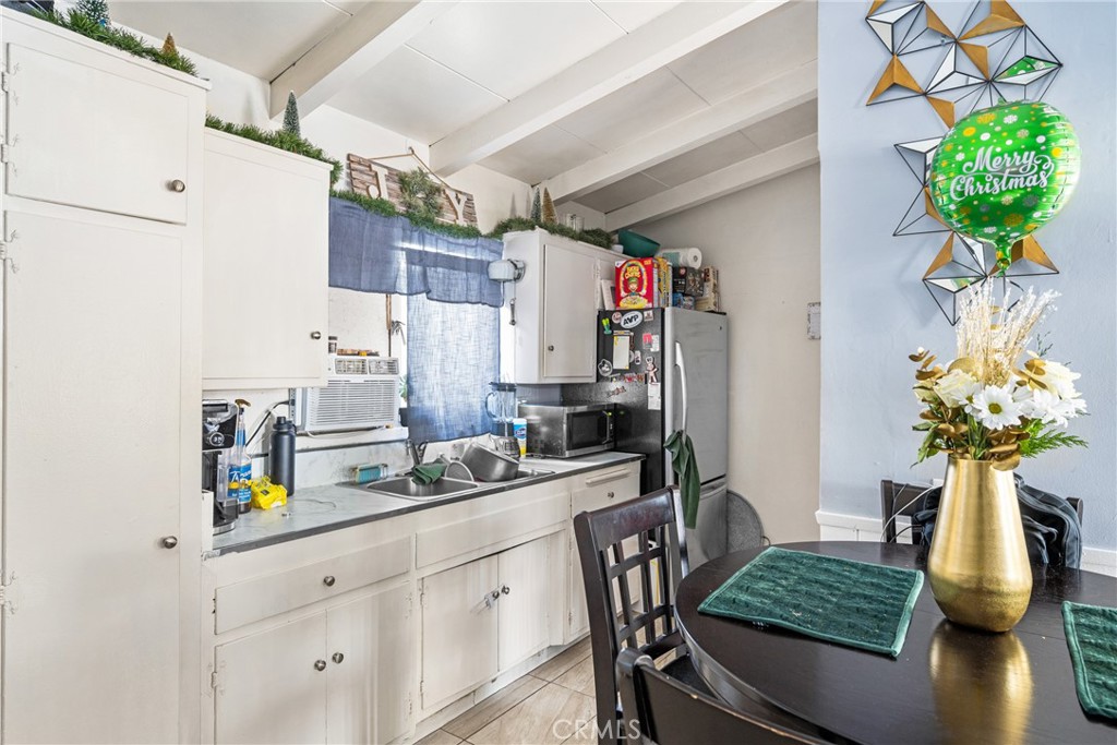 1138 Valencia Avenue 40