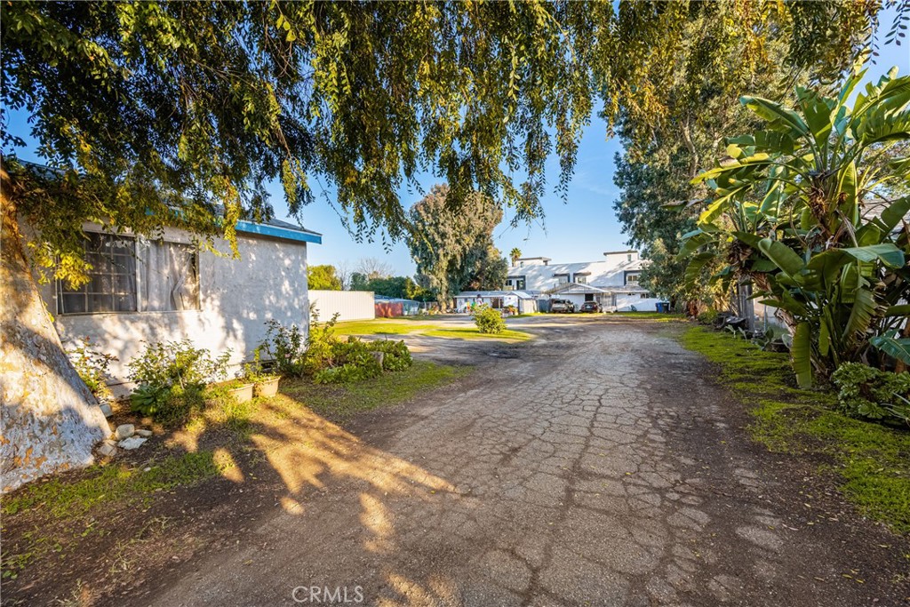 1138 Valencia Avenue 40