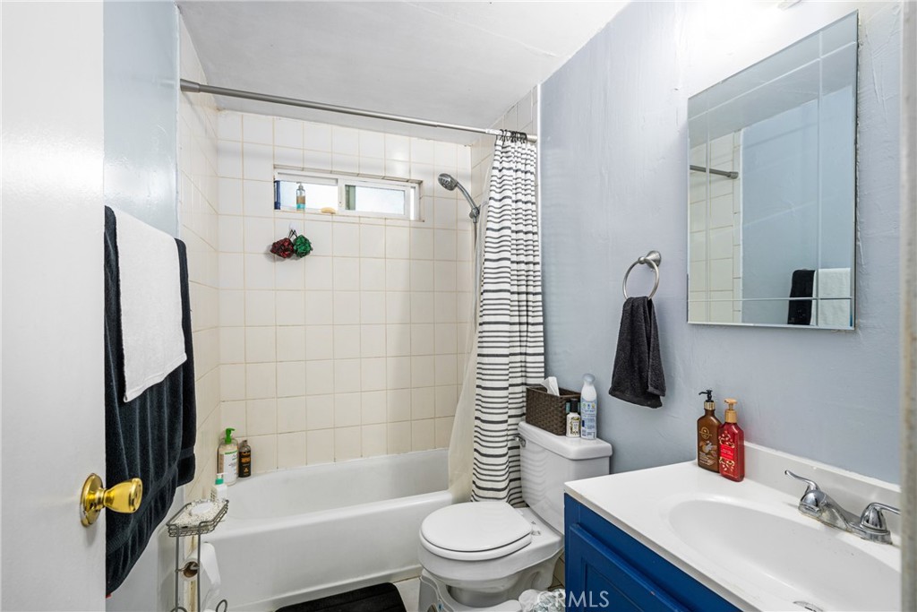 1138 Valencia Avenue 40