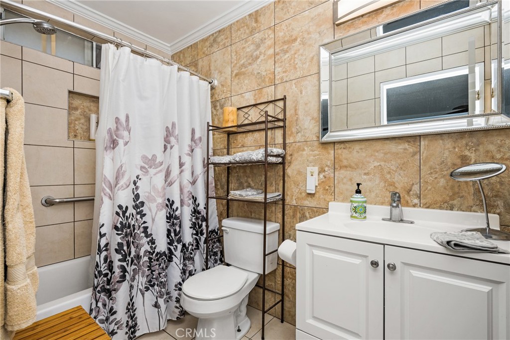 1138 Valencia Avenue 40