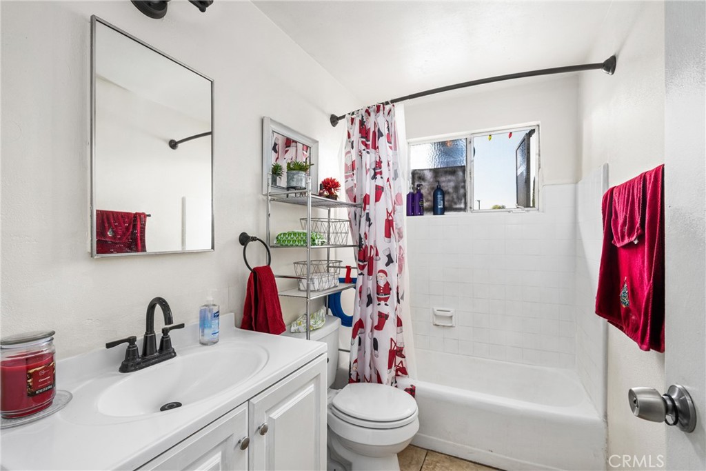 1138 Valencia Avenue 40