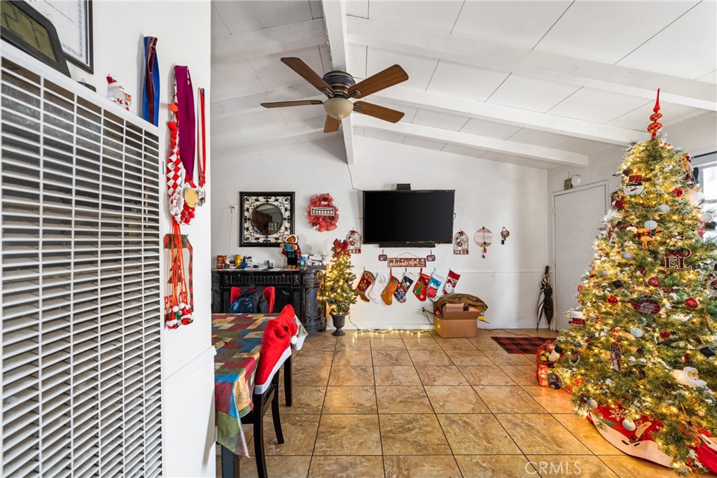 1138 Valencia Avenue 40