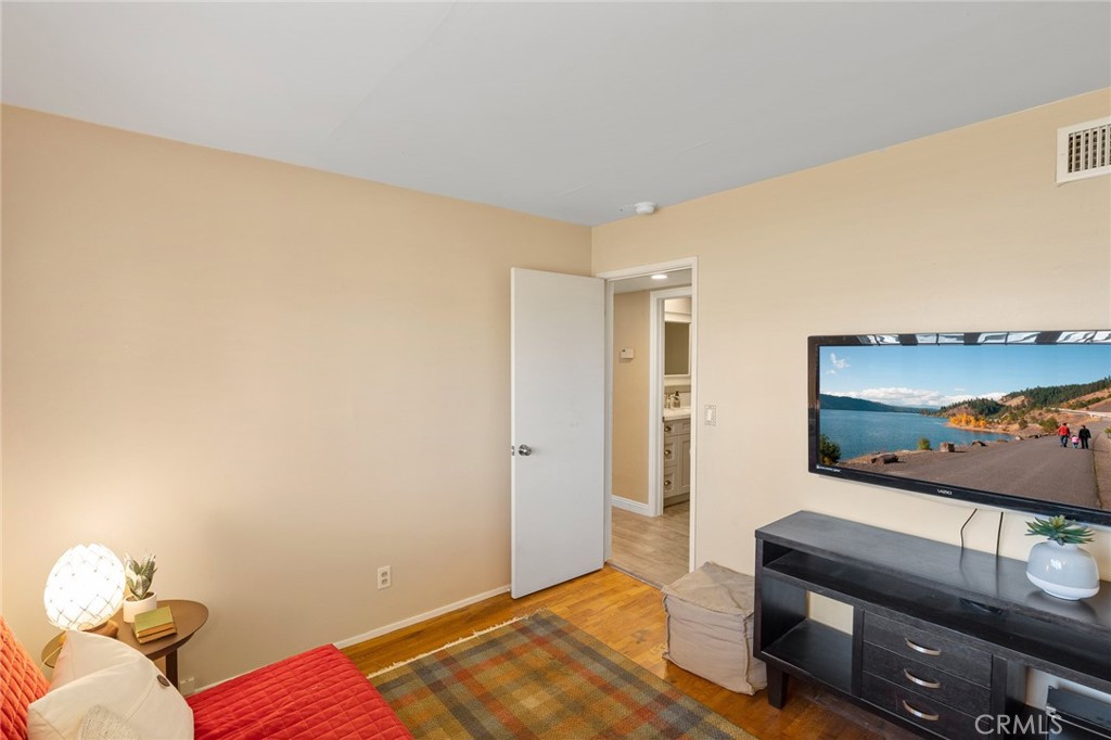 6872 Jonathan Avenue