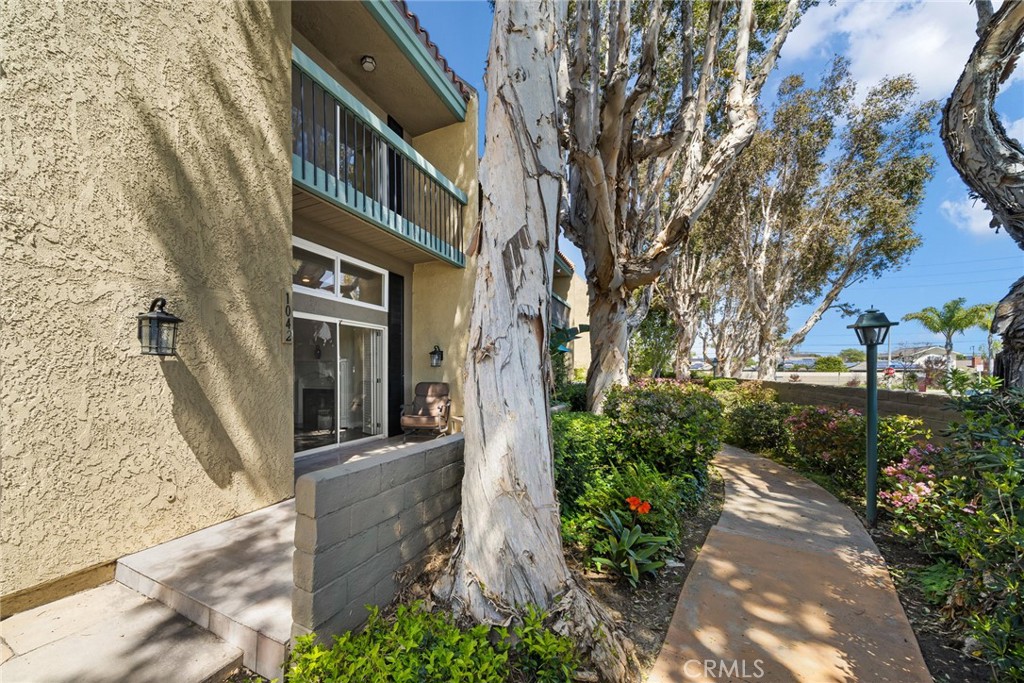 1042 Palo Verde Avenue
