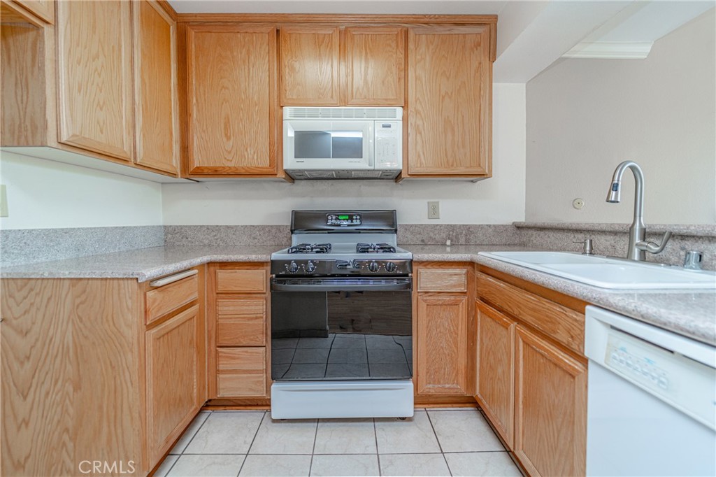 5325 Newcastle Avenue 321