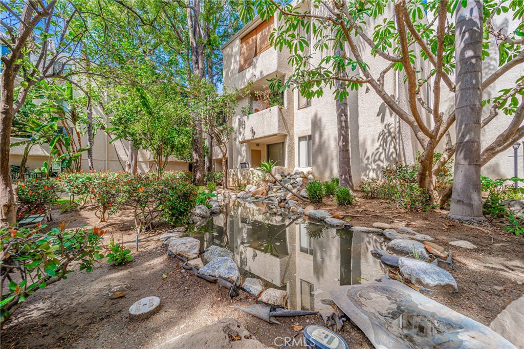 5325 Newcastle Avenue 321