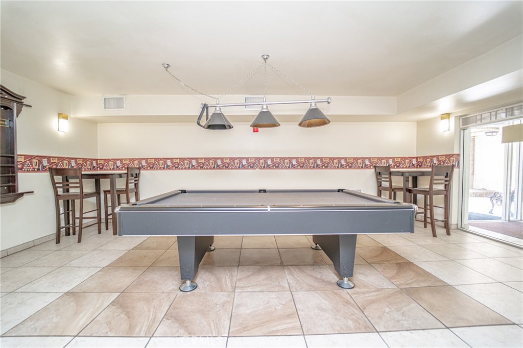 5325 Newcastle Avenue 321