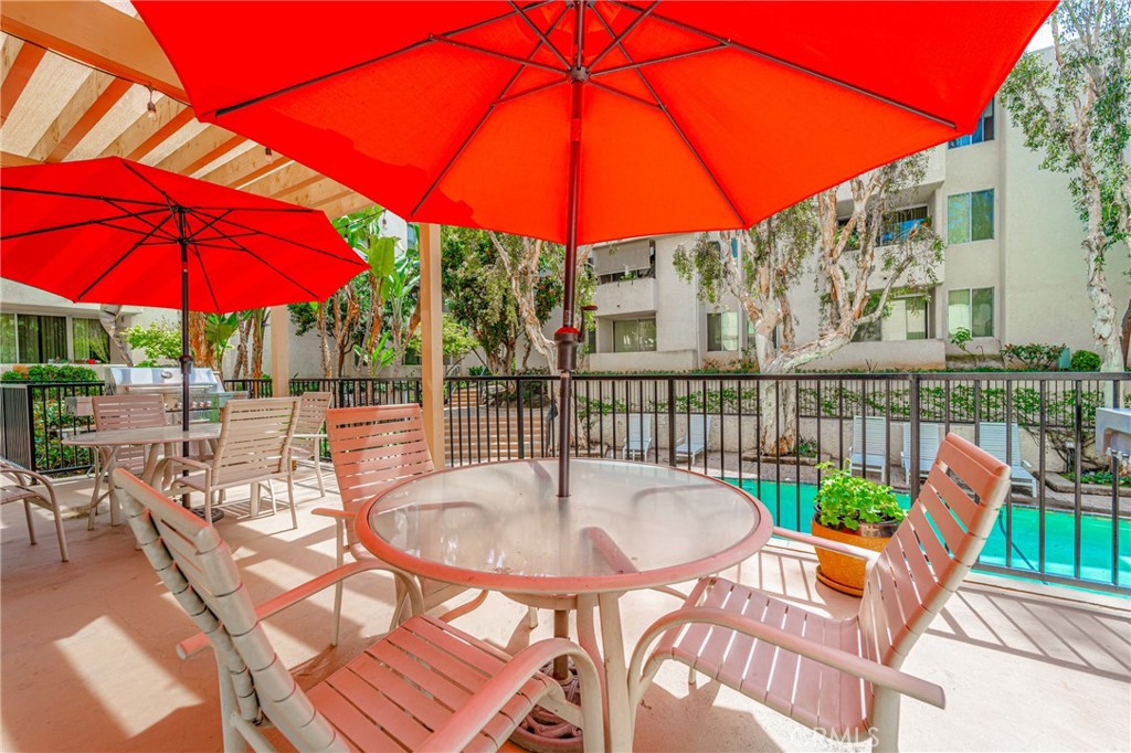 5325 Newcastle Avenue 321