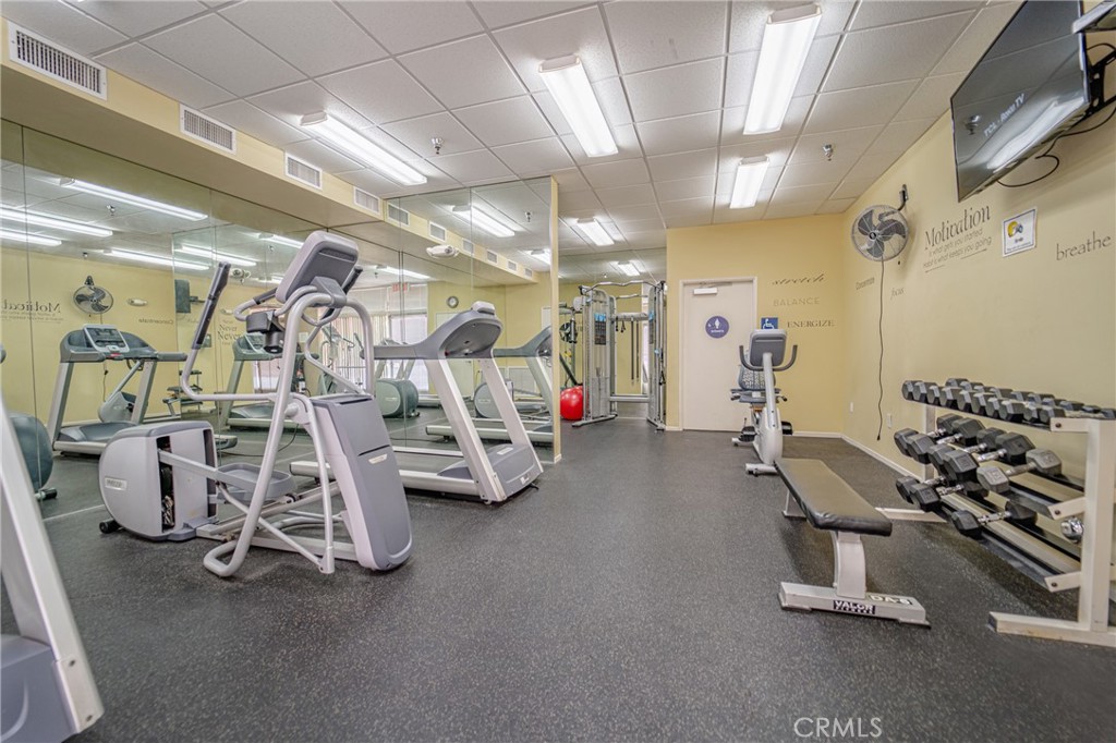 5325 Newcastle Avenue 321