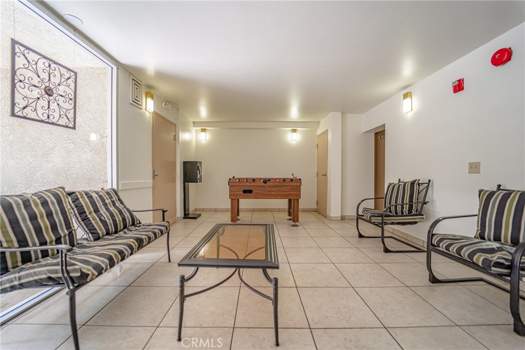 5325 Newcastle Avenue 321