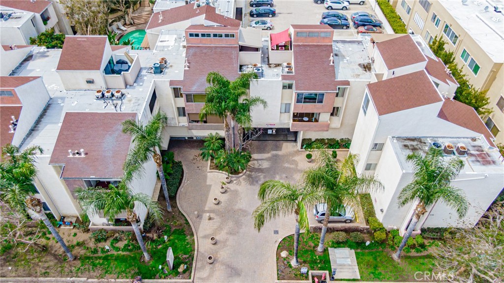 5325 Newcastle Avenue 321