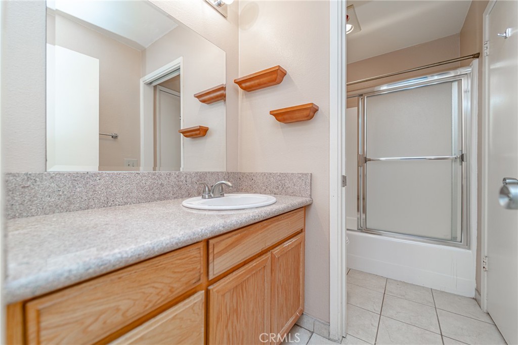 5325 Newcastle Avenue 321