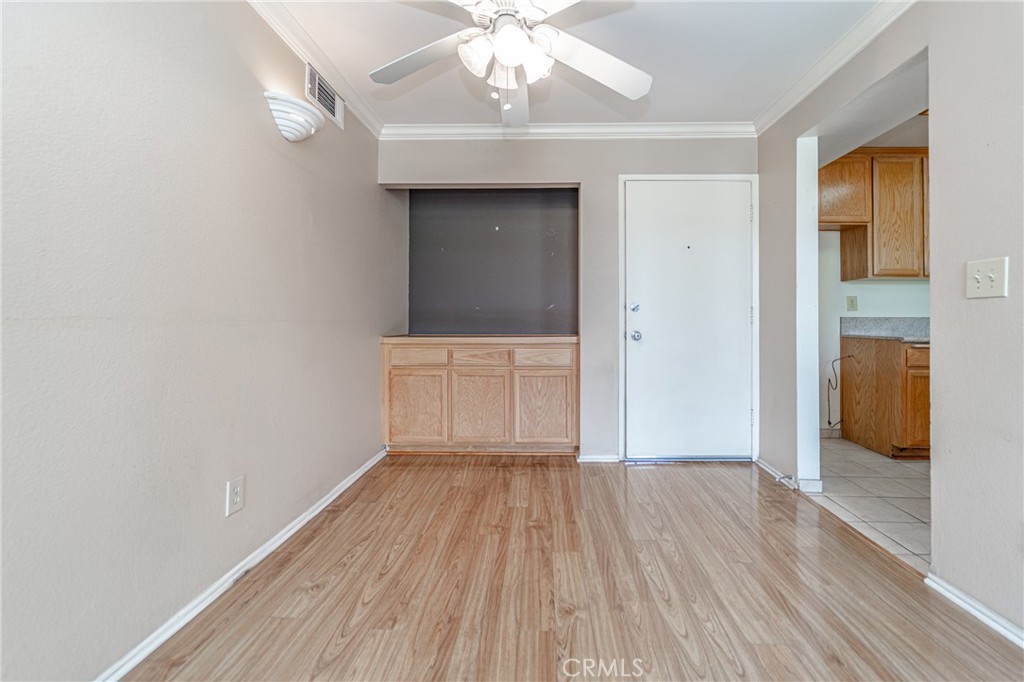 5325 Newcastle Avenue 321