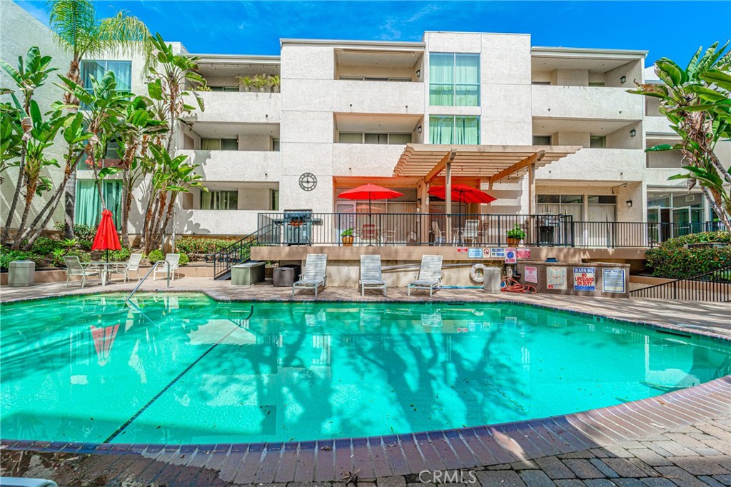 5325 Newcastle Avenue 321