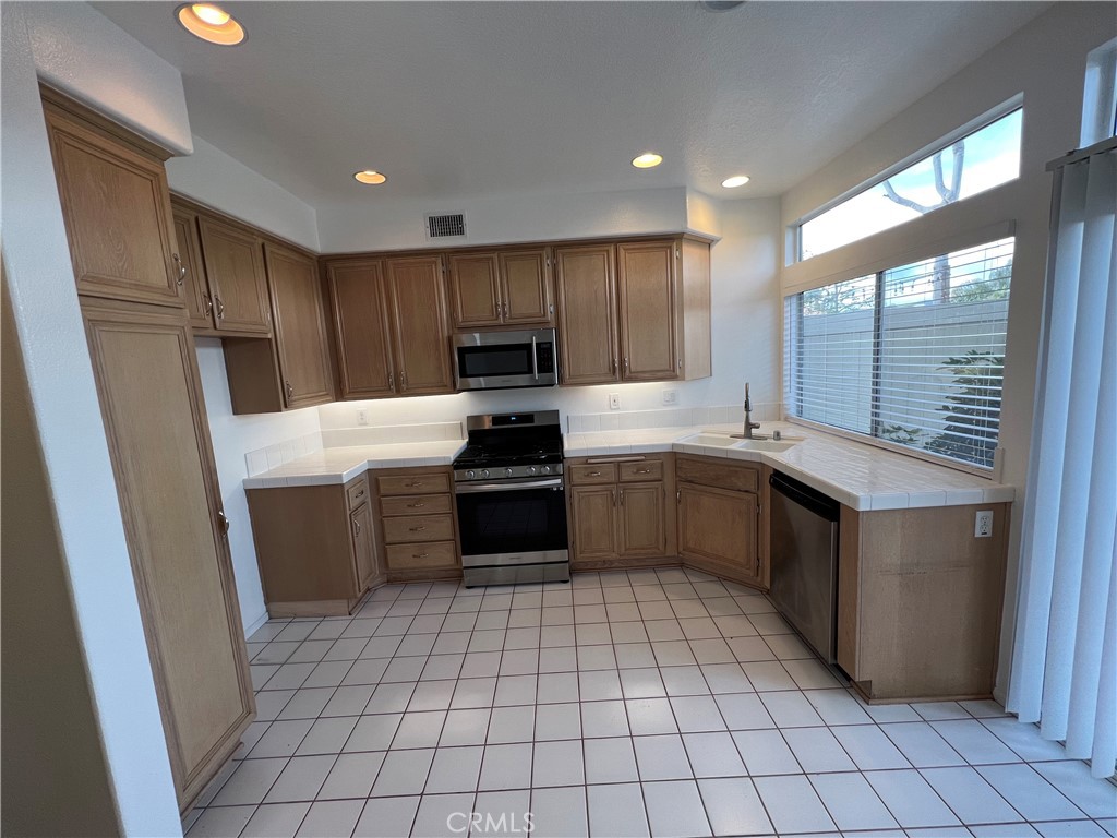 932 S Lone Pine Lane