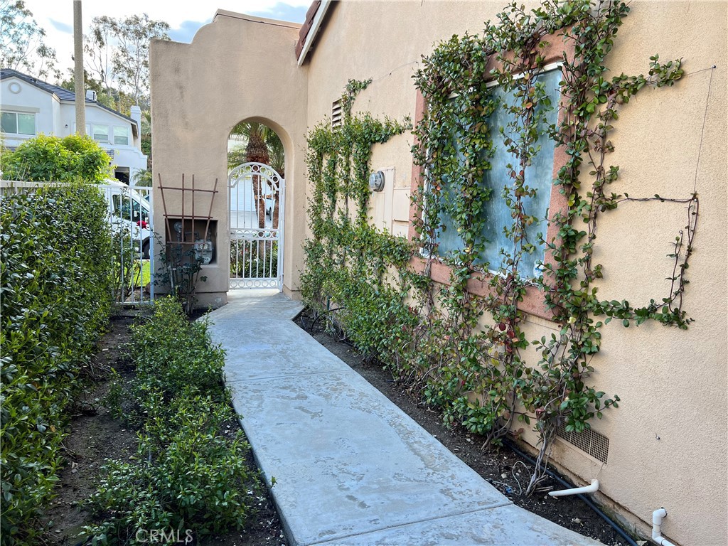 932 S Lone Pine Lane