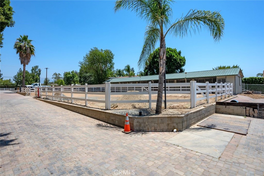 5641 LAKEVIEW Avenue