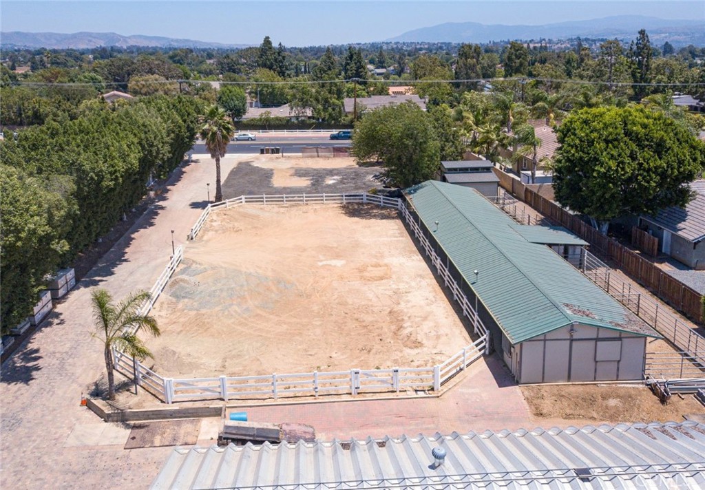 5641 LAKEVIEW Avenue