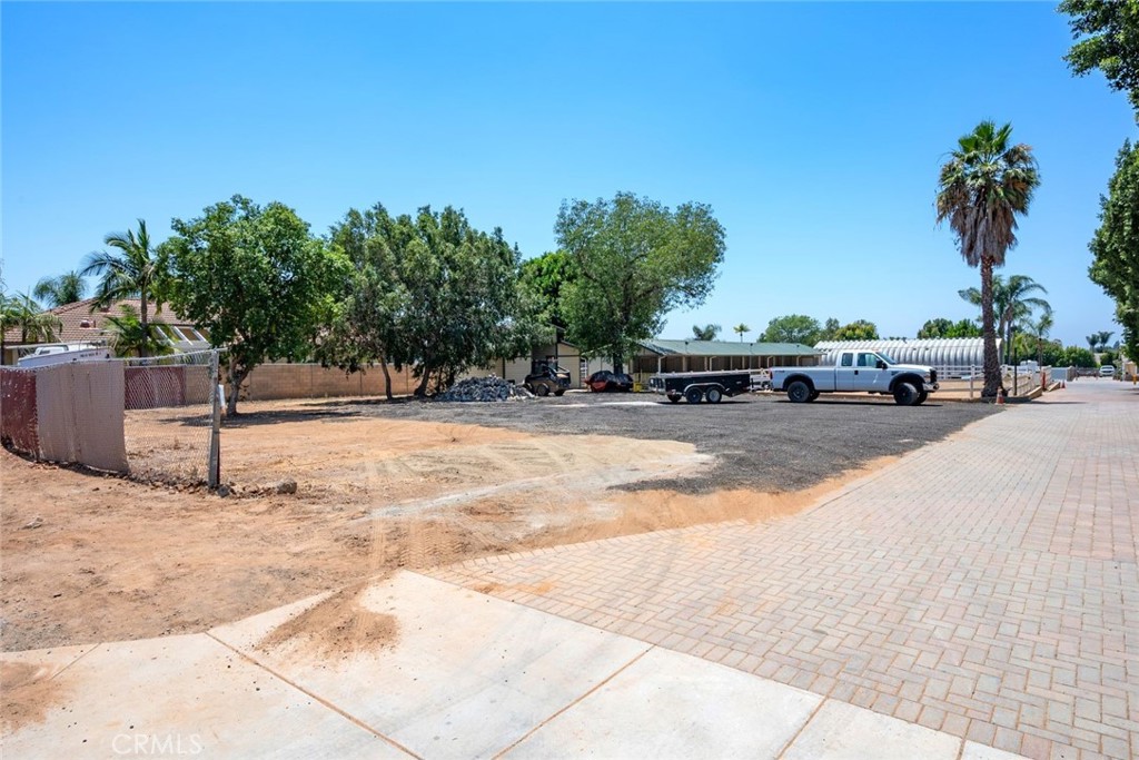 5641 LAKEVIEW Avenue