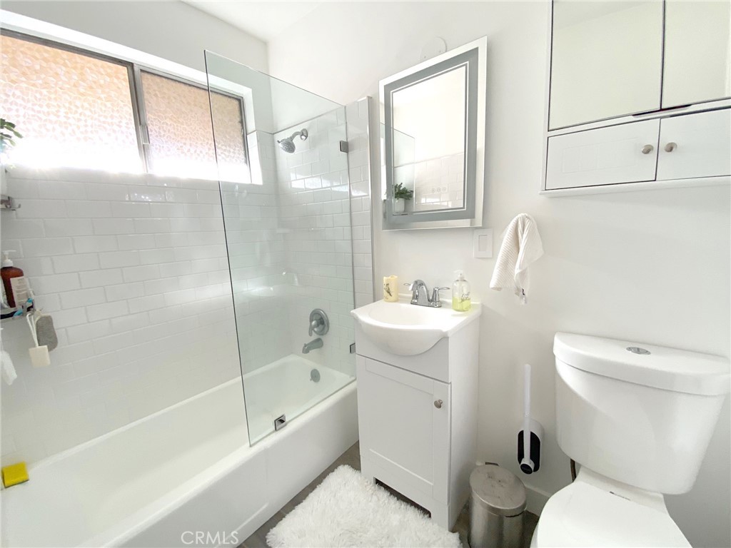 2033 E 3rd Street 2K