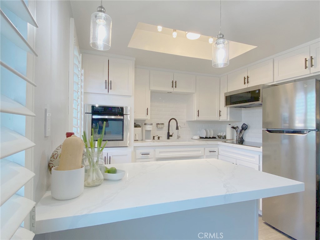 2033 E 3rd Street 2K