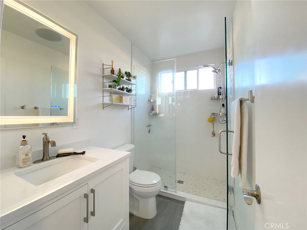 2033 E 3rd Street 2K