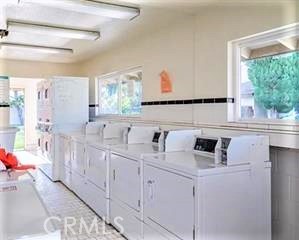 521 S Lyon Street 106