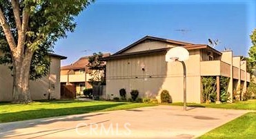 521 S Lyon Street 106