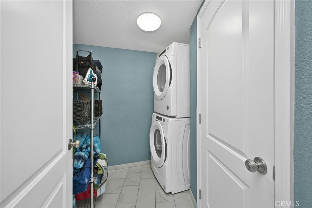 360 Clemente Avenue C64