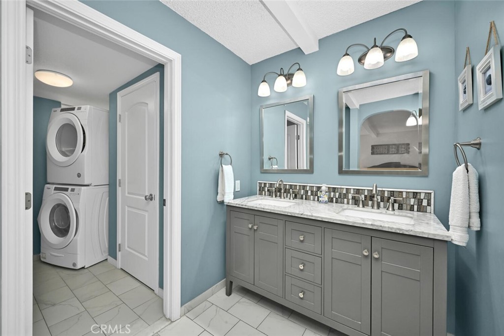 360 Clemente Avenue C64