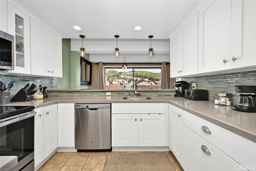 360 Clemente Avenue C64