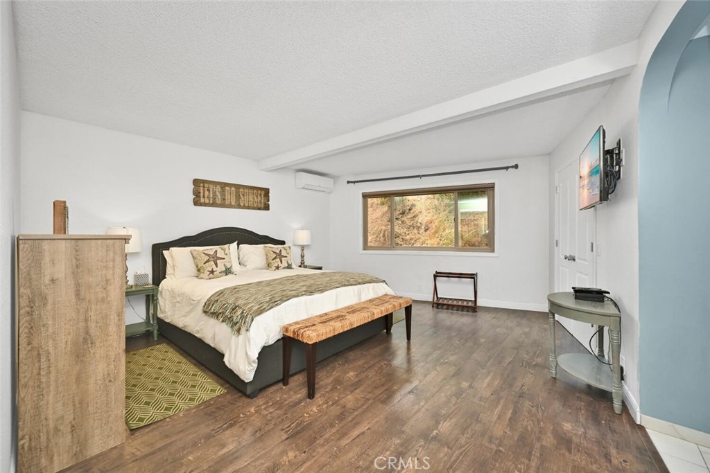 360 Clemente Avenue C64