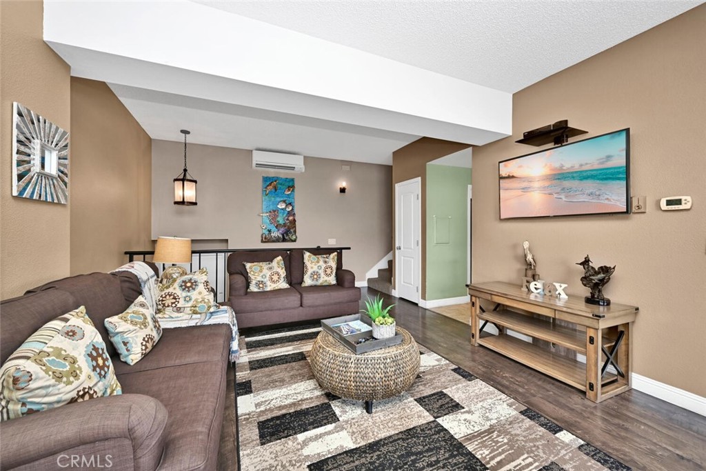 360 Clemente Avenue C64