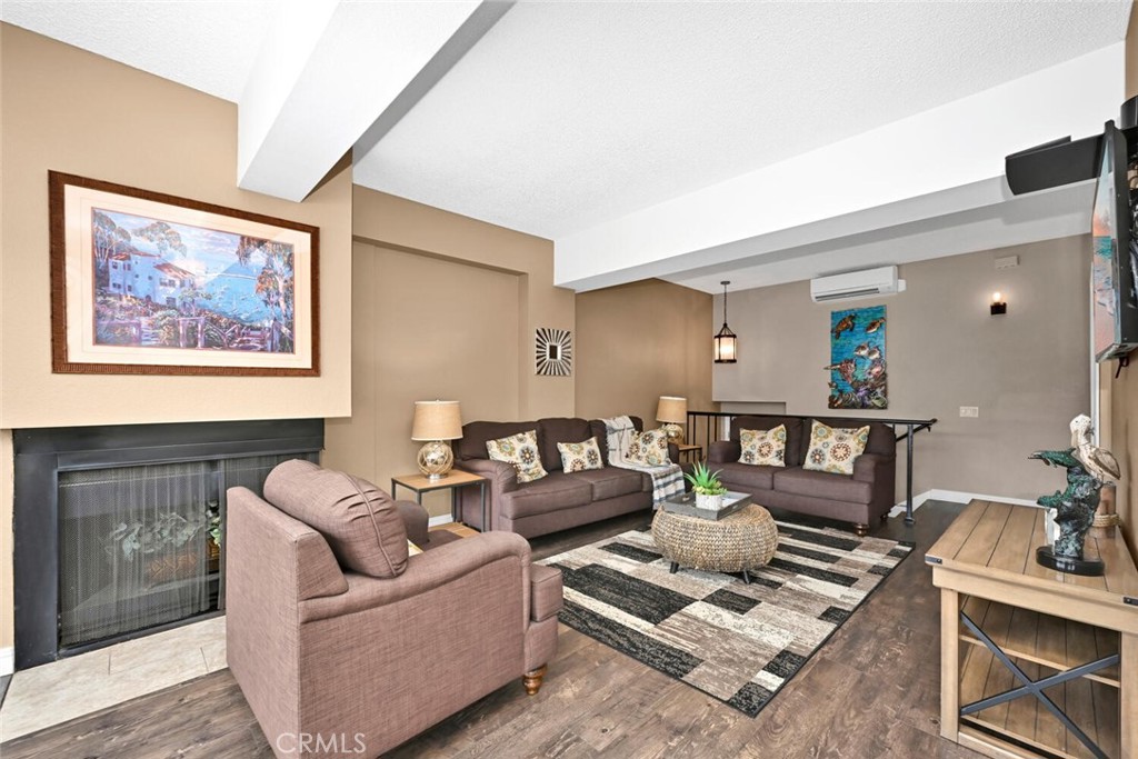 360 Clemente Avenue C64