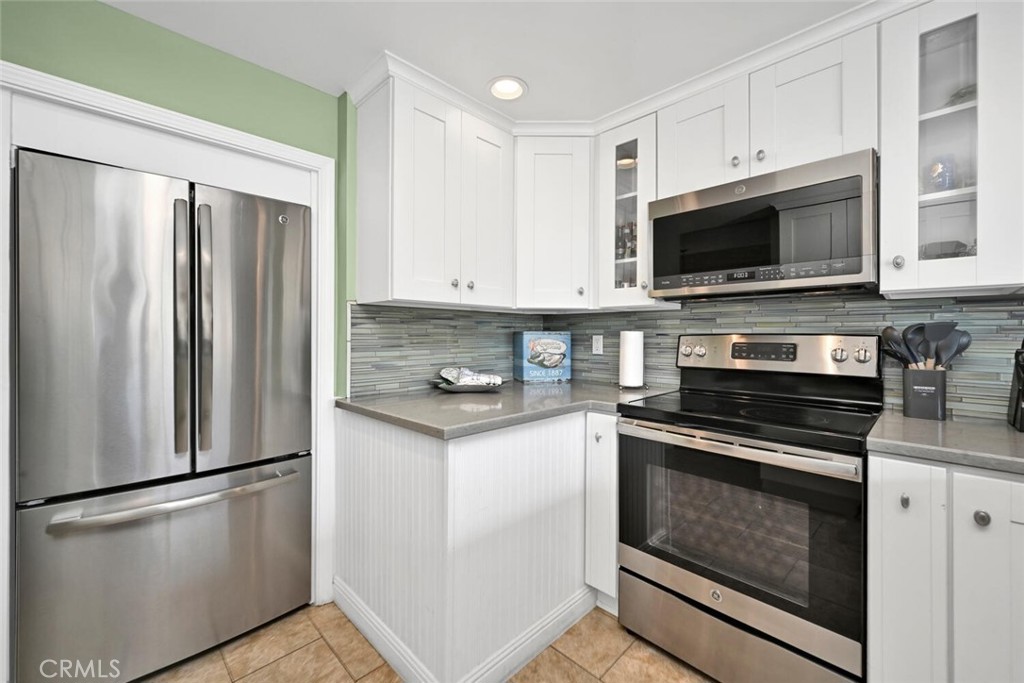 360 Clemente Avenue C64