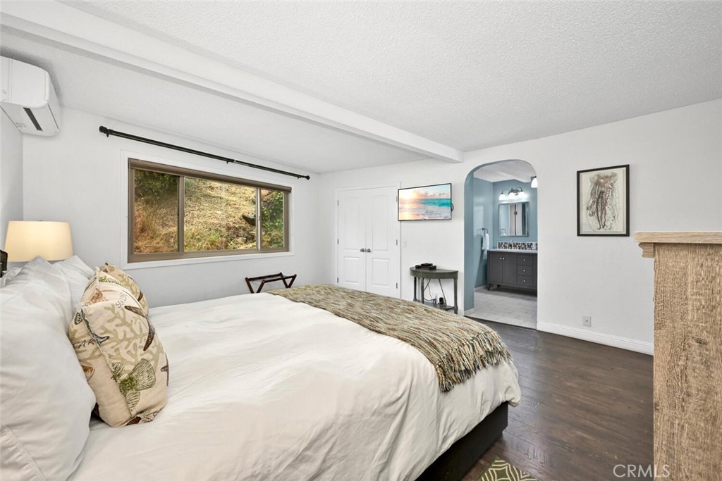 360 Clemente Avenue C64