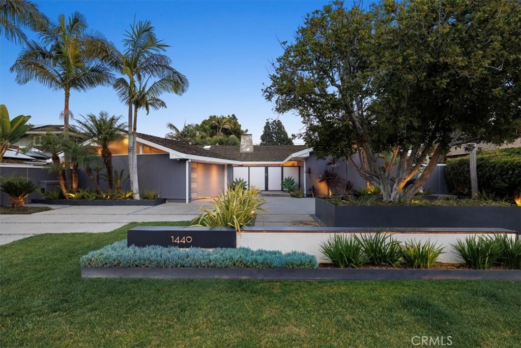 1440 La Perla Avenue
