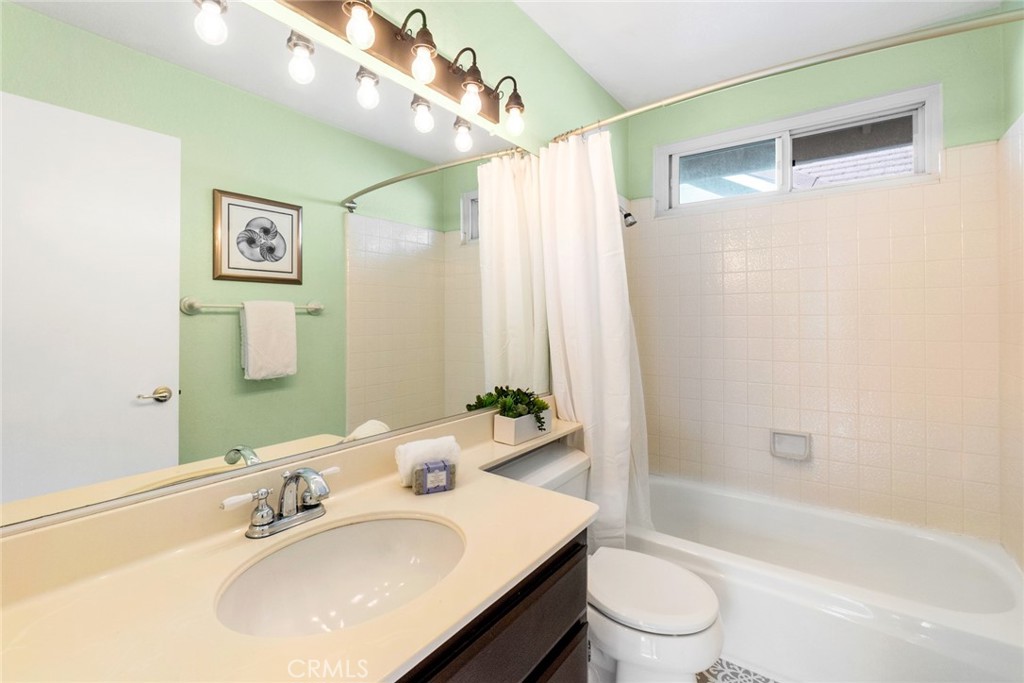 2425 Camino Bucanero 22