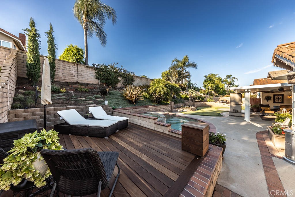 6421 E Yosemite Avenue