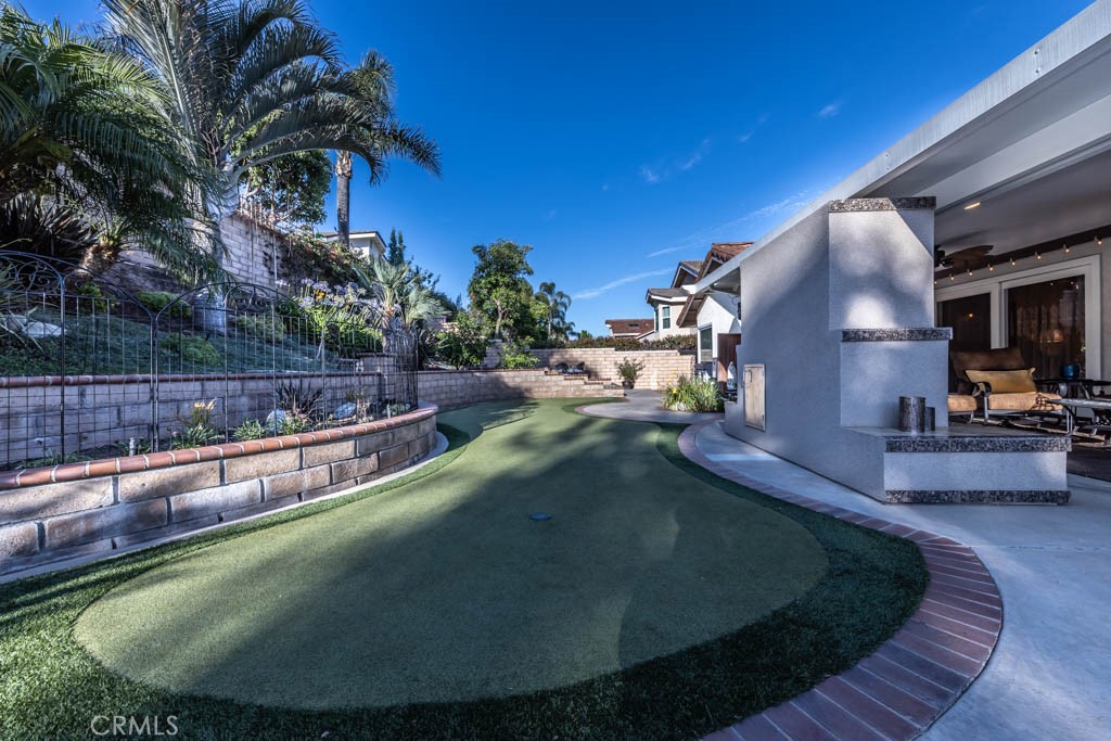 6421 E Yosemite Avenue