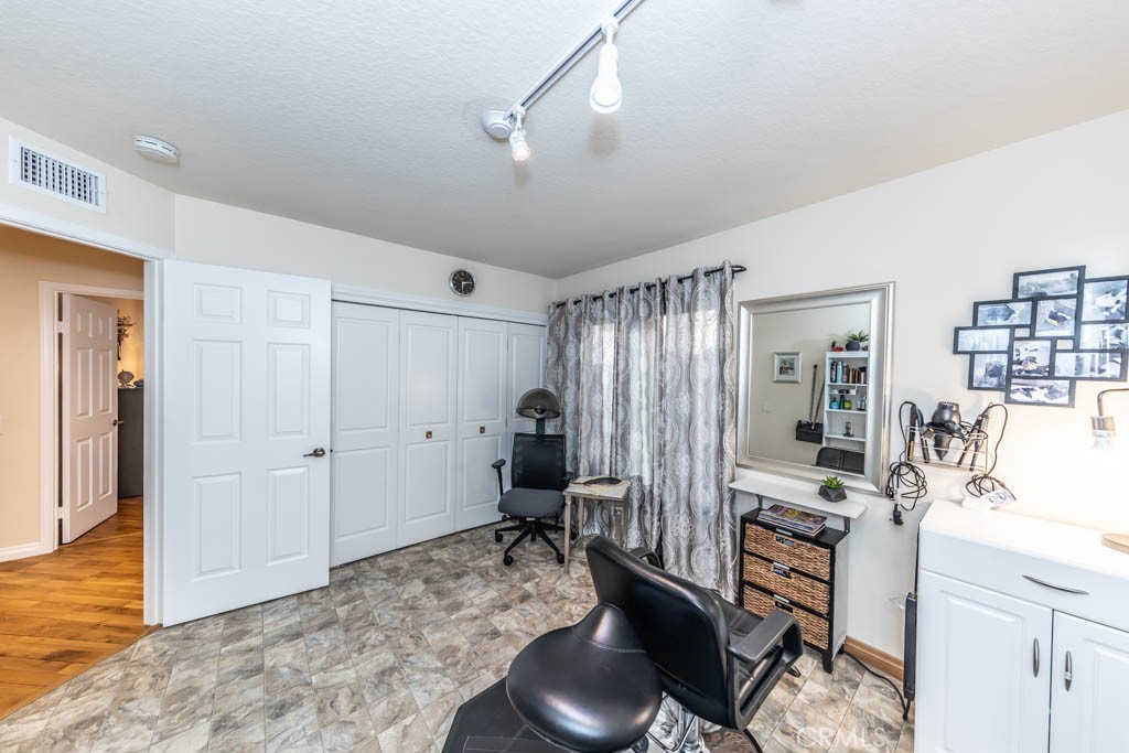 6421 E Yosemite Avenue