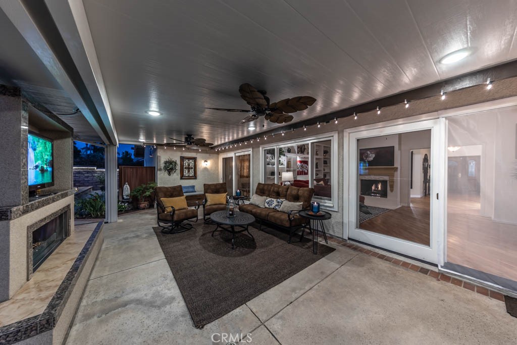 6421 E Yosemite Avenue