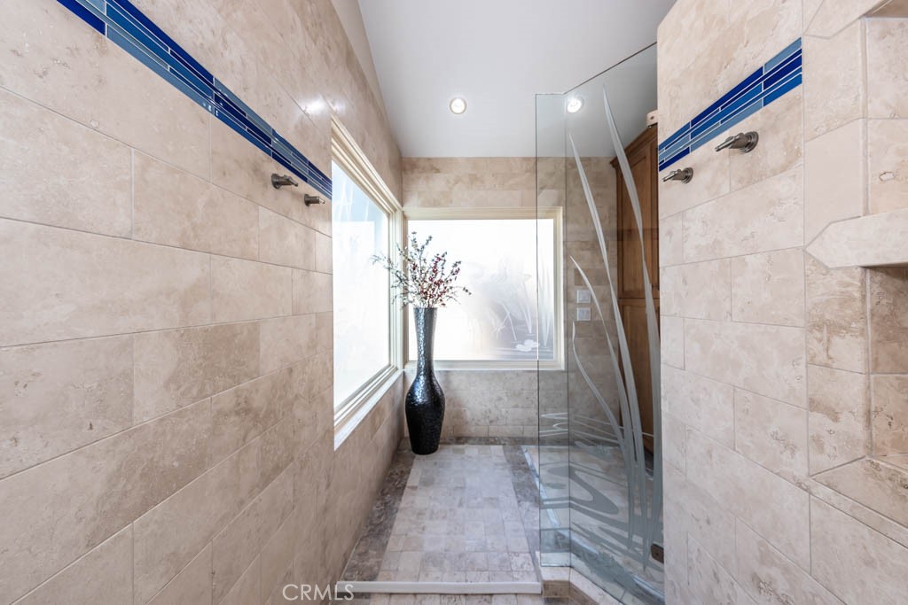 6421 E Yosemite Avenue